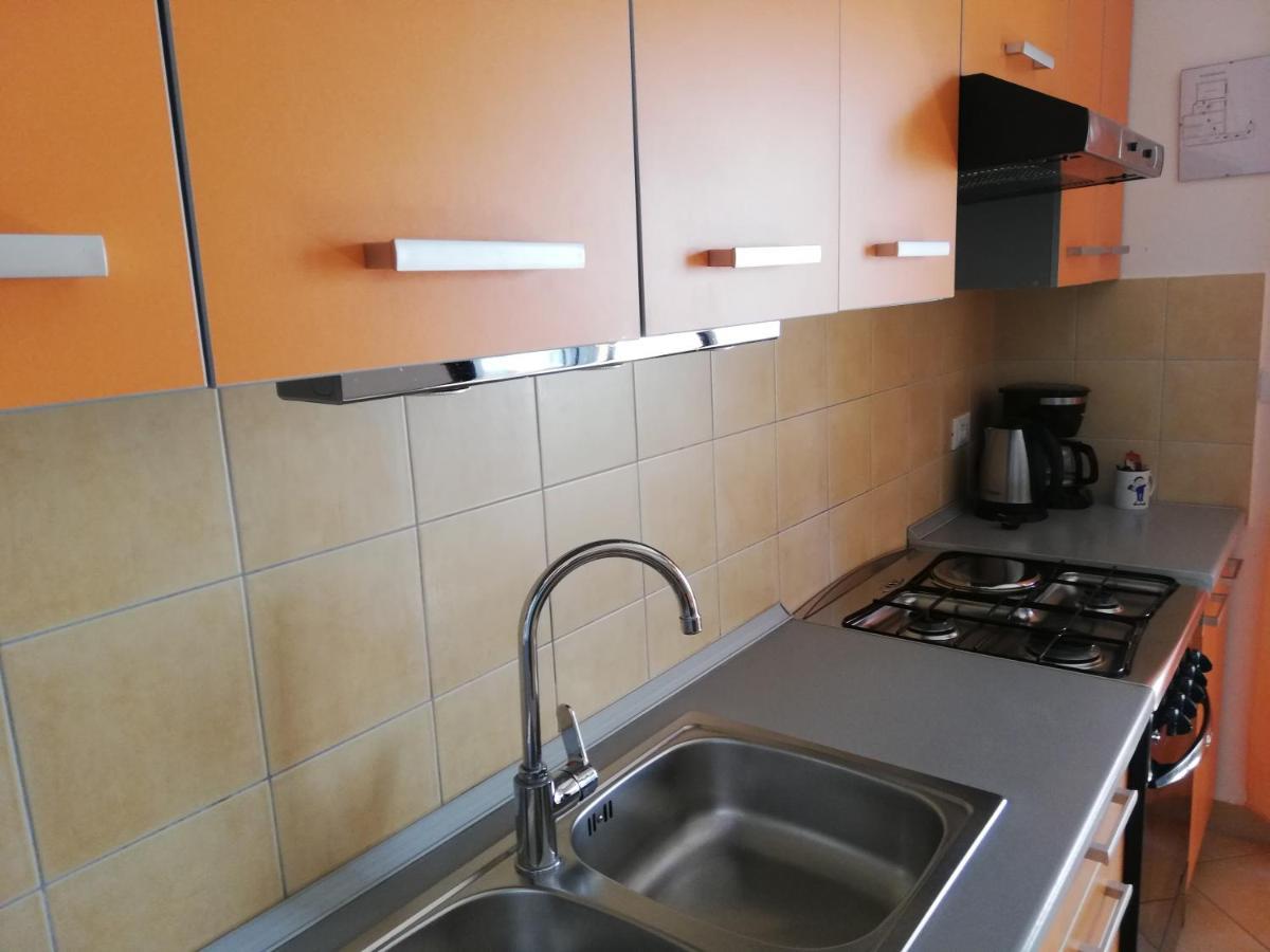 Apartment Suzy With Private Parking فاجانا المظهر الخارجي الصورة