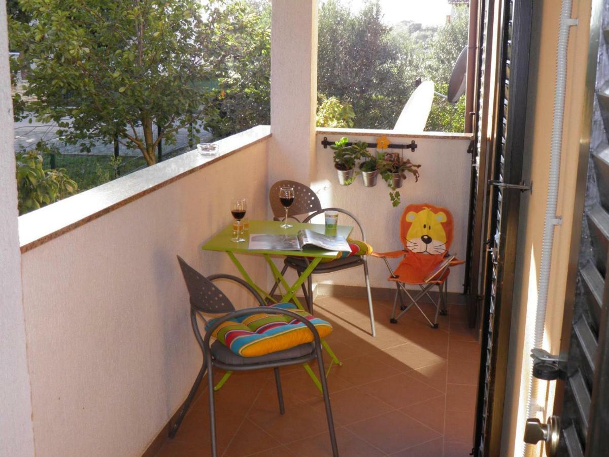 Apartment Suzy With Private Parking فاجانا المظهر الخارجي الصورة
