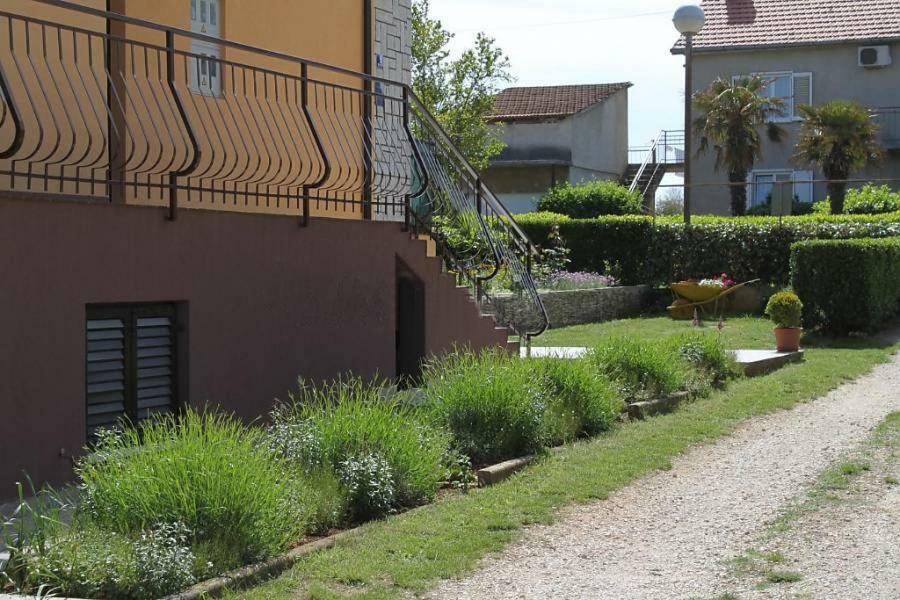 Apartment Suzy With Private Parking فاجانا المظهر الخارجي الصورة